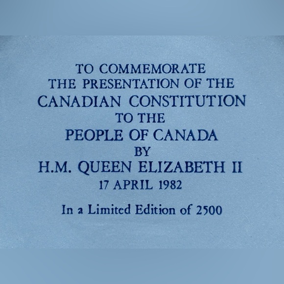 🇨🇦 RARE! Wedgwood Canadian Constitution 1982 Commemorative Plate 👑 - Picture 11 of 14